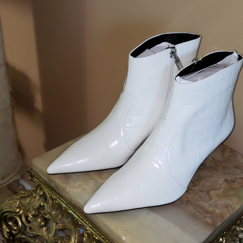 White boots. NWT.